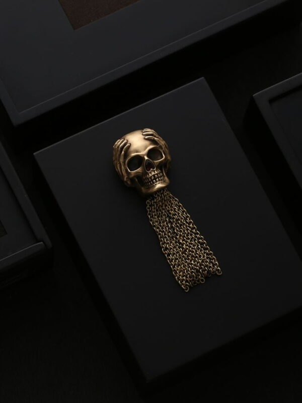 The Kikazaru Inspired Skull Brooch