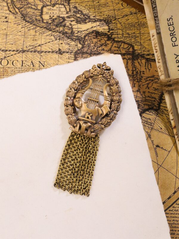 The Neptune's Brooch