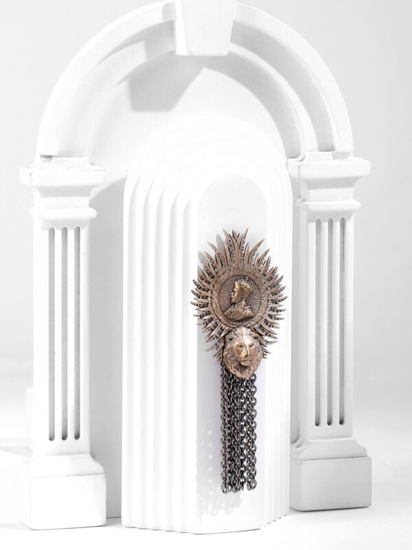 Majesty King Brooch