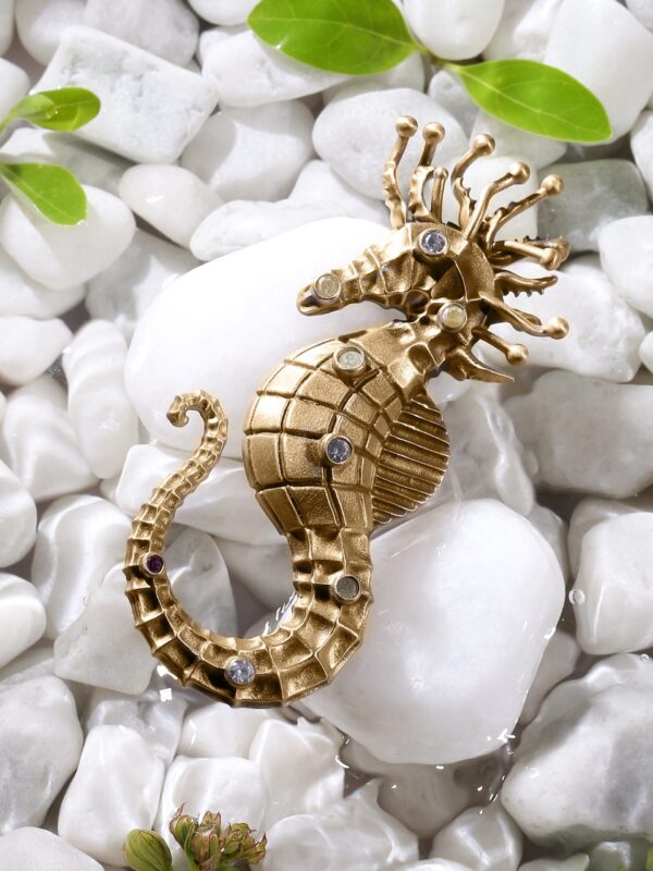 Crowned Sea horse brooch
