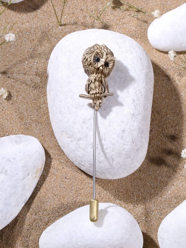 Peeking owl lapel pin