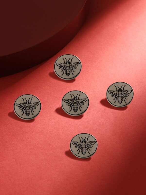 Flying Wonder Buttons