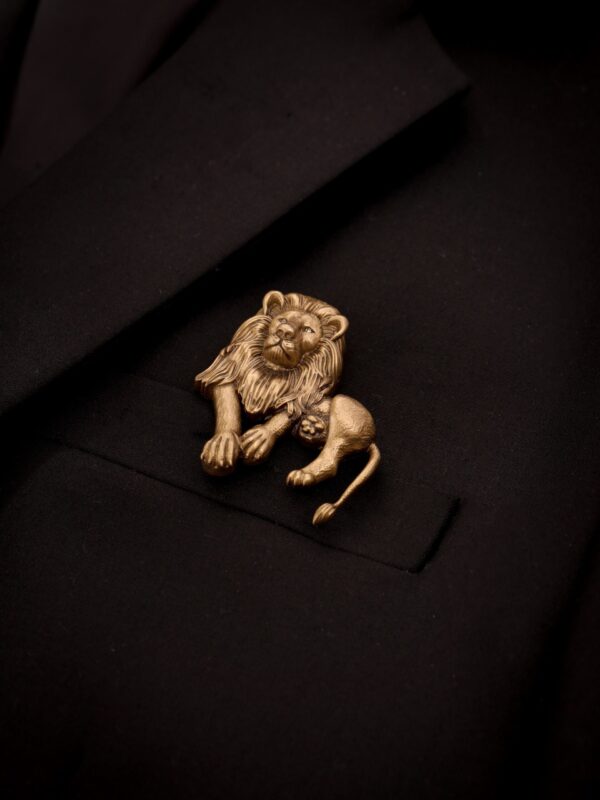 Sovereign Mane Brooch