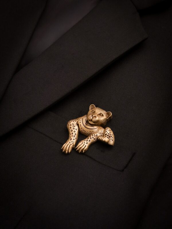 The Shadow Stalker Brooch